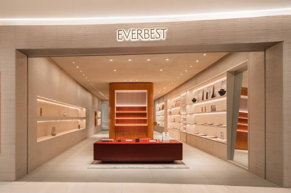 Baru! Everbest Buka Store di Senayan City dengan Motif Batik