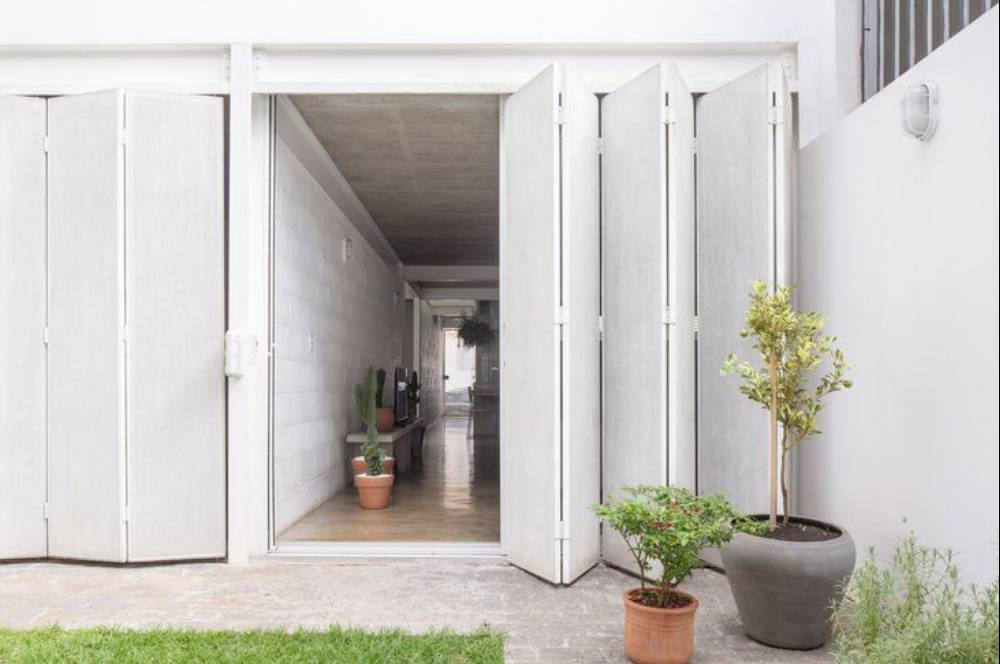 7 Model Pintu Lipat Besi Terbaru Bikin Rumah Makin Stylish