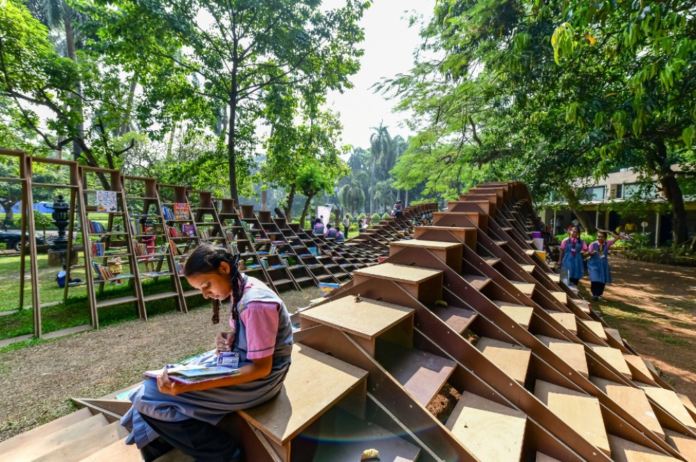 Layaknya Ulat, Perpustakaan Berliku-liku di Mumbai
