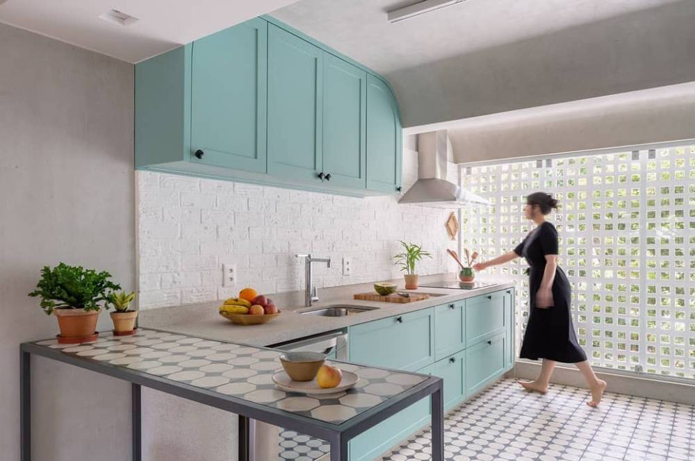 Ternyata Mudah, Ini 5 Cara Membersihkan Lantai Berminyak!