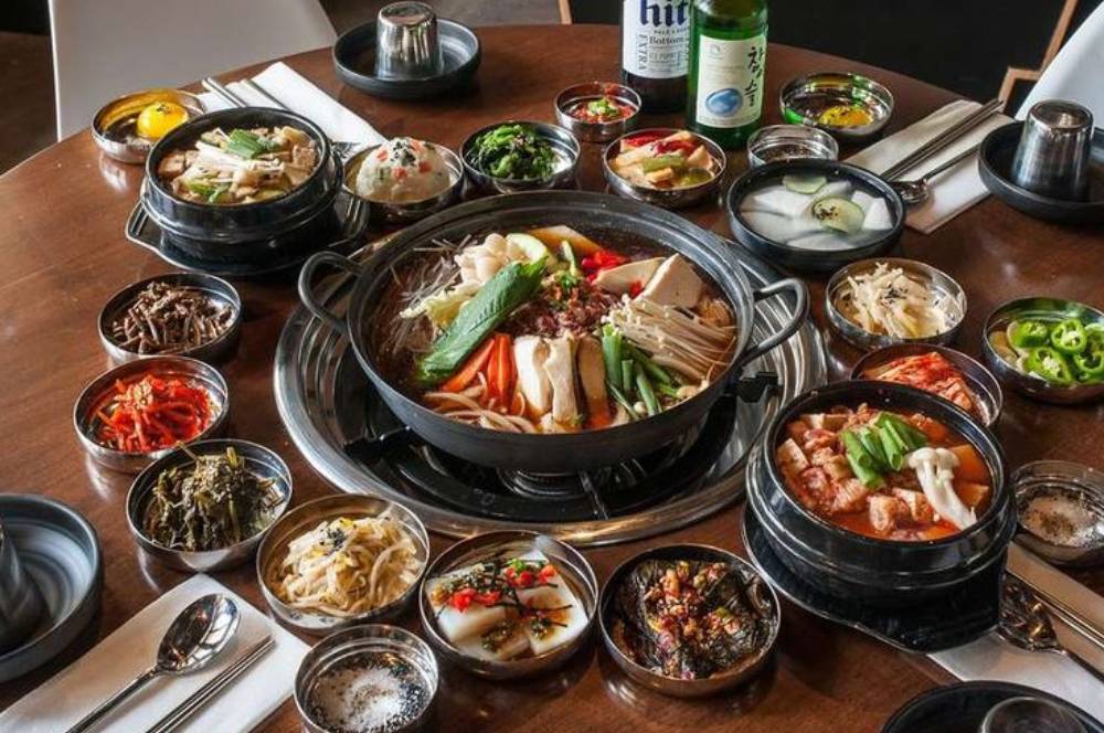 7 Rekomendasi Makanan Khas Korea Selatan yang Wajib Dicoba