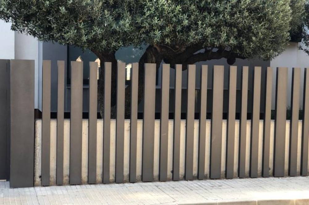 5 Motif Pagar Stainless Terbaru yang Bikin Fasad Stylish