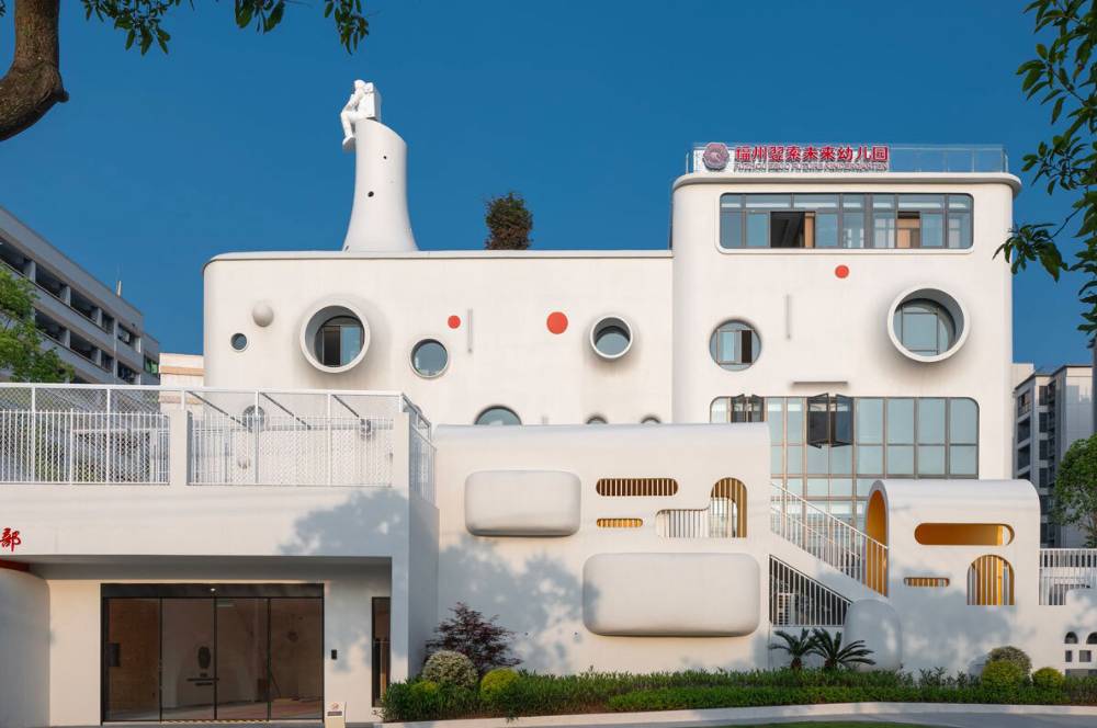 Bertema Luar Angkasa, Sekolah TK Ini Lebih Playful!