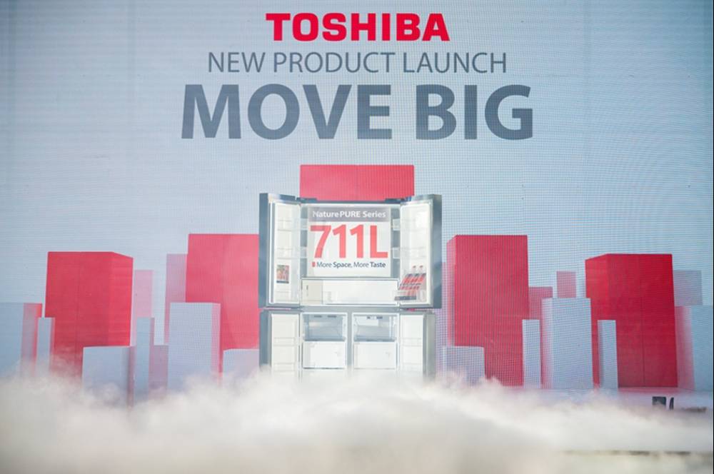 Toshiba Catat Muri: Luncurkan Kulkas 4 Pintu Kapasitas 711L 