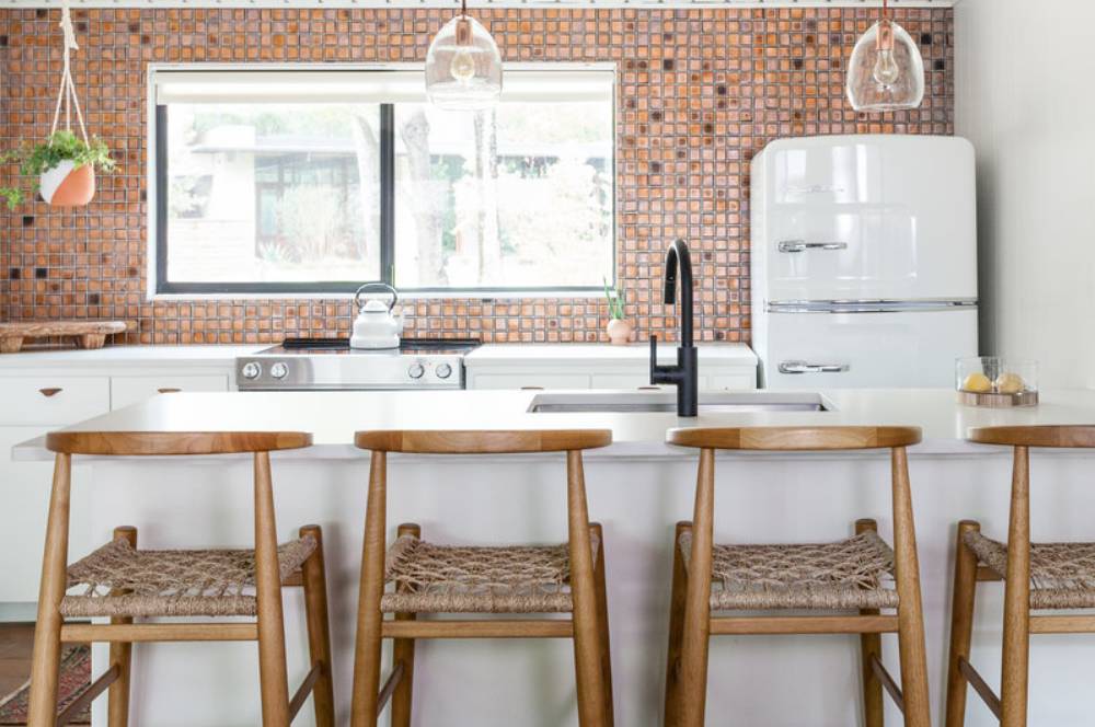 Inspirasi Dapur Mini Bar Cantik untuk Hunian Modern 