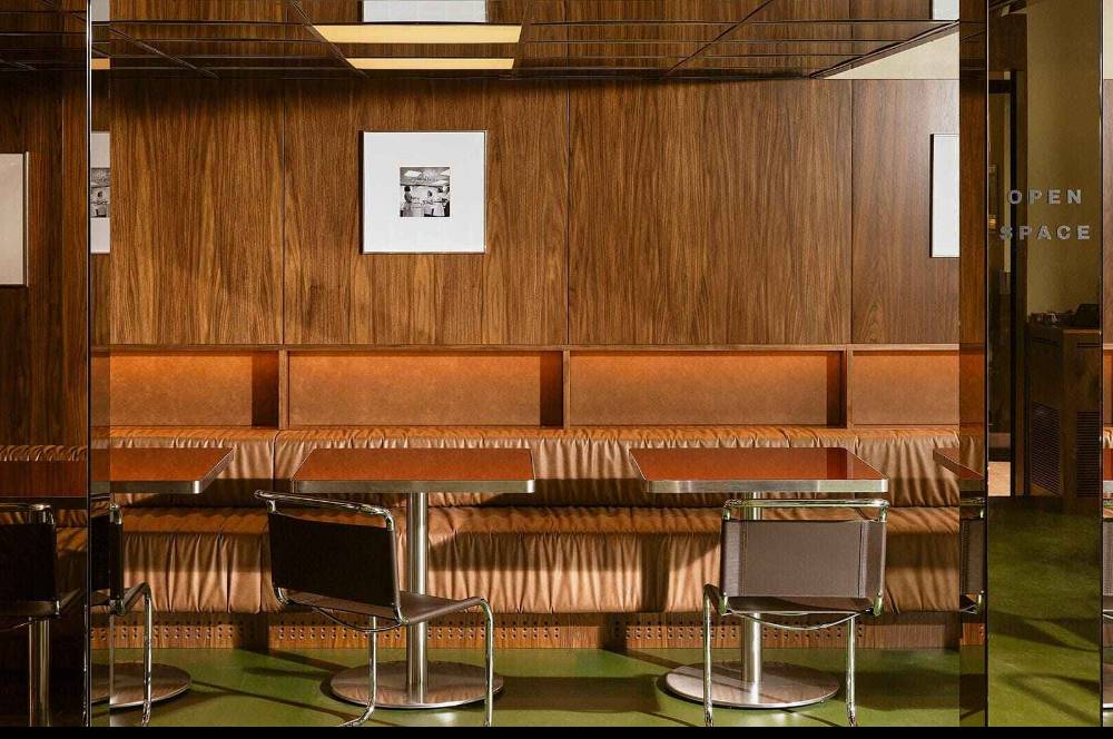 Sentuhan Kantor 1960-an ala Fabio Fantolino di Bar Turin