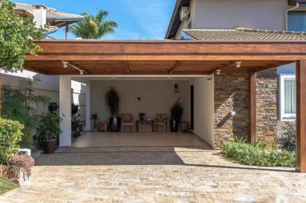 Punya Lahan Sempit? Coba 10 Model Garasi Samping Rumah Ini!