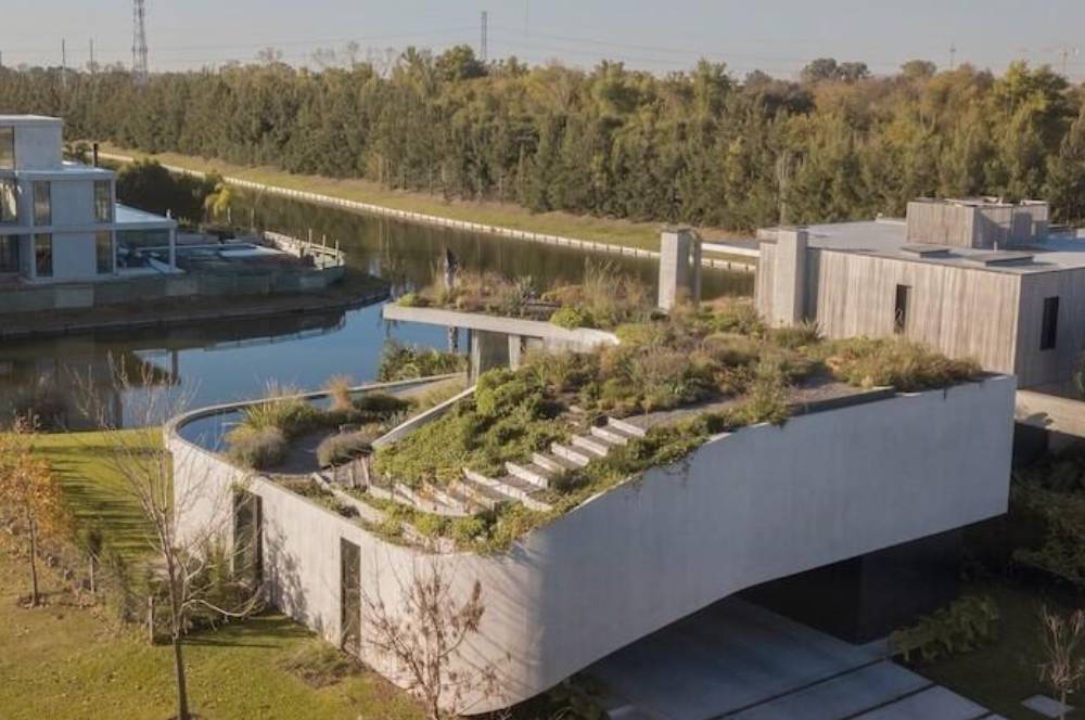 Rumah Spiral di Argentina Ini Menyatu dengan Panorama Laguna
