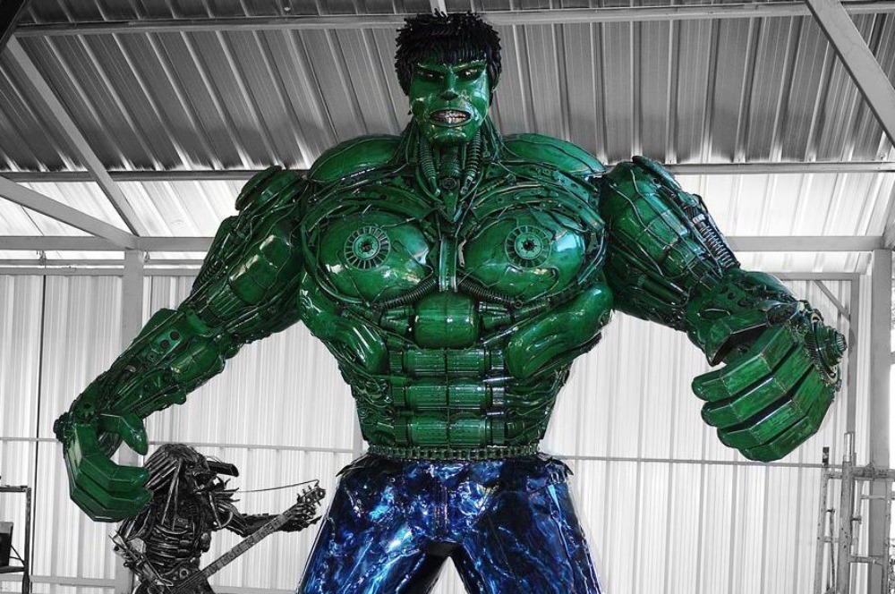 Lebih Dari 3 Meter!  Hulk Ini Berasal Dari Thailand
