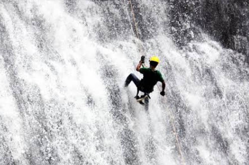Menarik Dicoba! 6 Wisata Uji Adrenalin di Jawa Barat