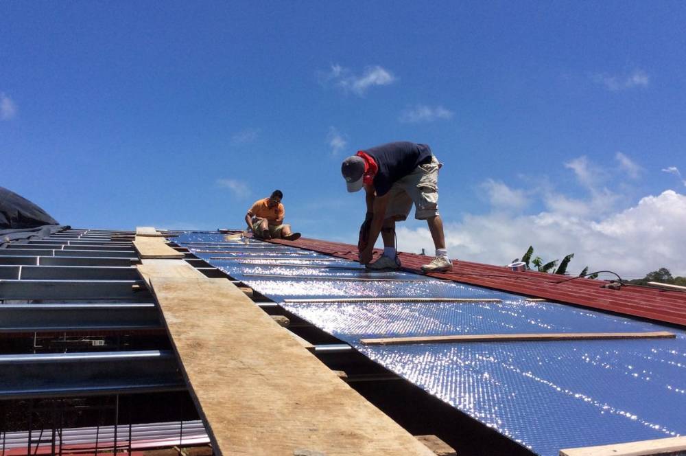 Cara Memasang Peredam Panas Atap Rumah yang Tepat