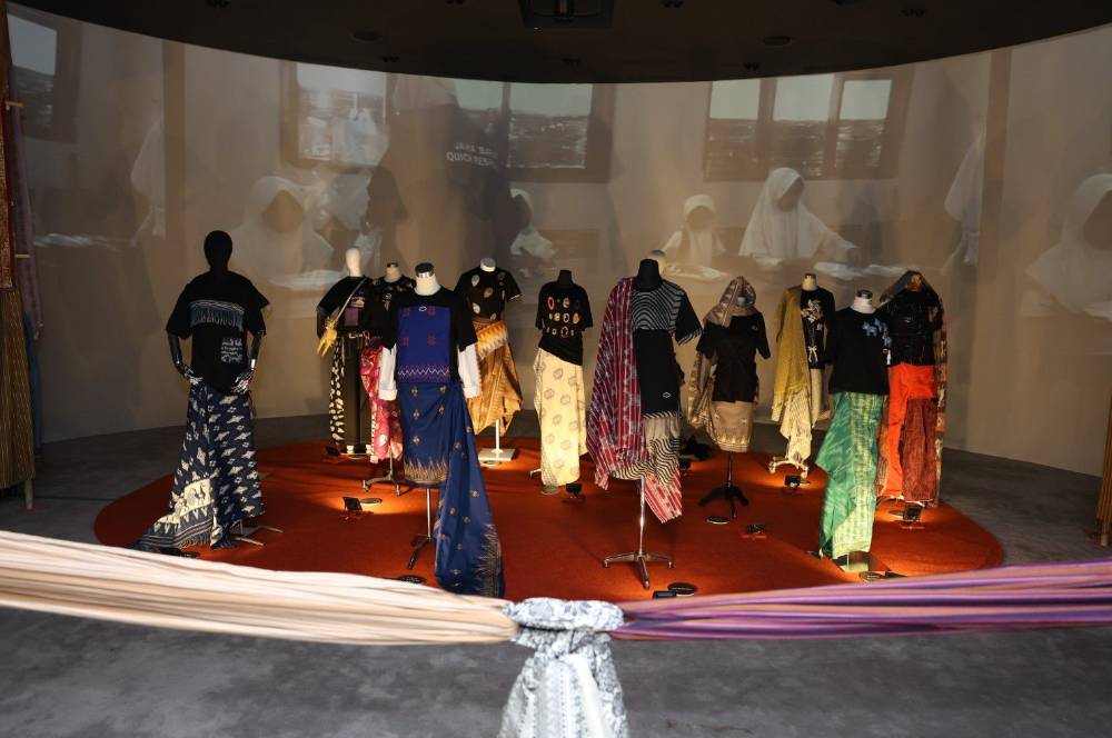 Kolaborasi 13 Perancang Busana Indonesia! CTI x One Fine Sky