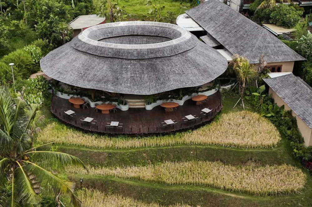 Juna Restaurant: Arsitektur Bambu yang Bernapas di Ubud