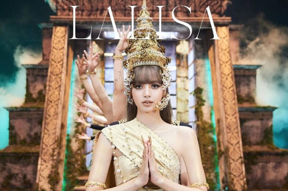 Kayak Ratu Thailand! Detail Kostum Lisa Blackpink di Lalisa