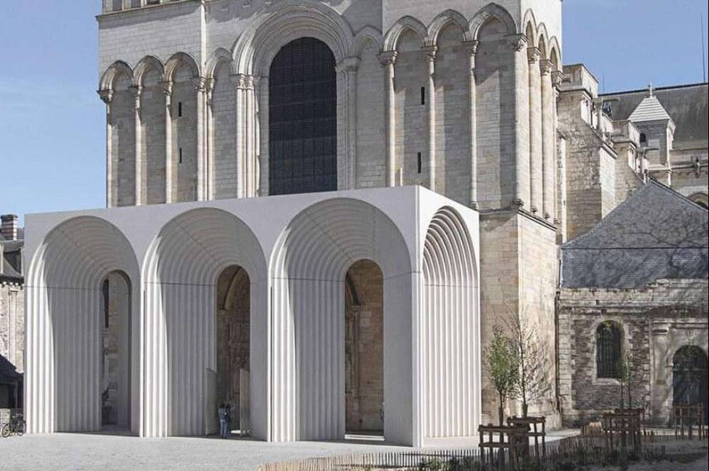 Irama Lengkungan Jadi Identitas Fasad Baru Gereja di Prancis
