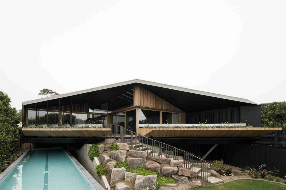 Inspirasi Rumah Nuansa Pantai Modern dengan Sentuhan Tropis