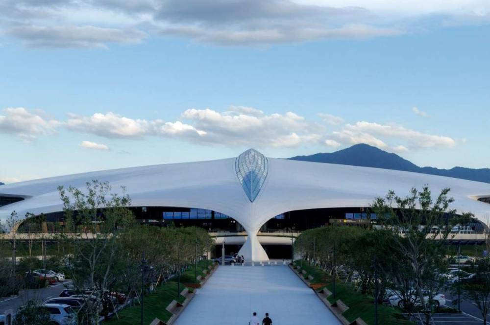 Bandara Lishui Hadir dengan Atap Skulptural dan Harmoni Alam