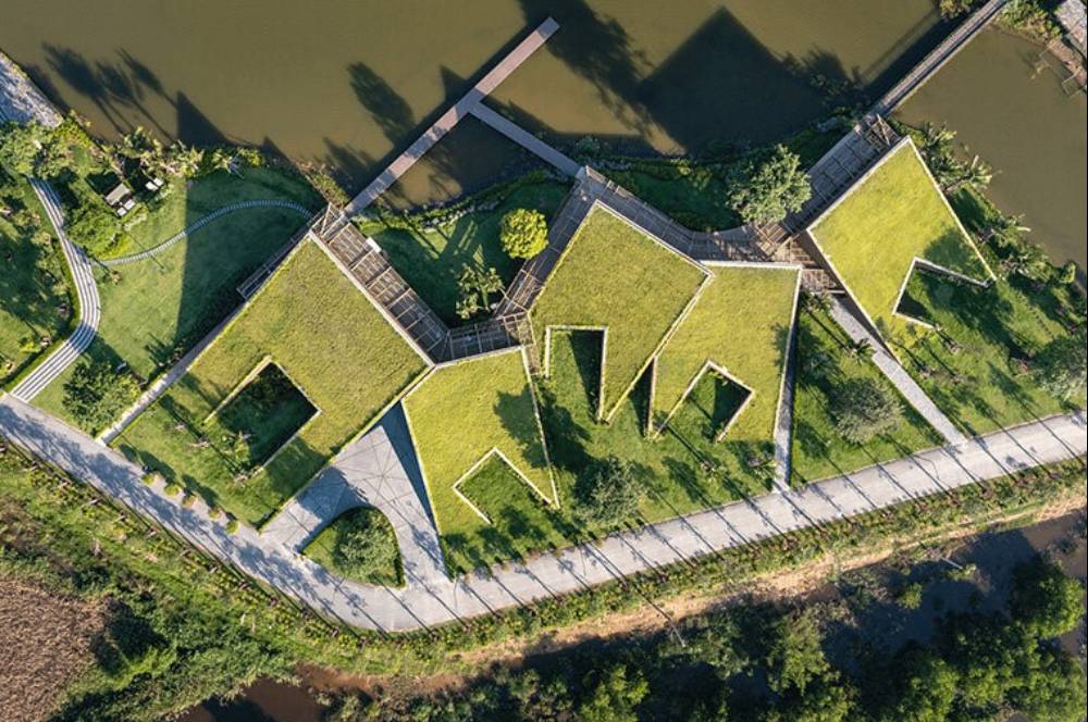 Menarik! Taman Swan Lake di Vietnam ini Dirancang bertingkat