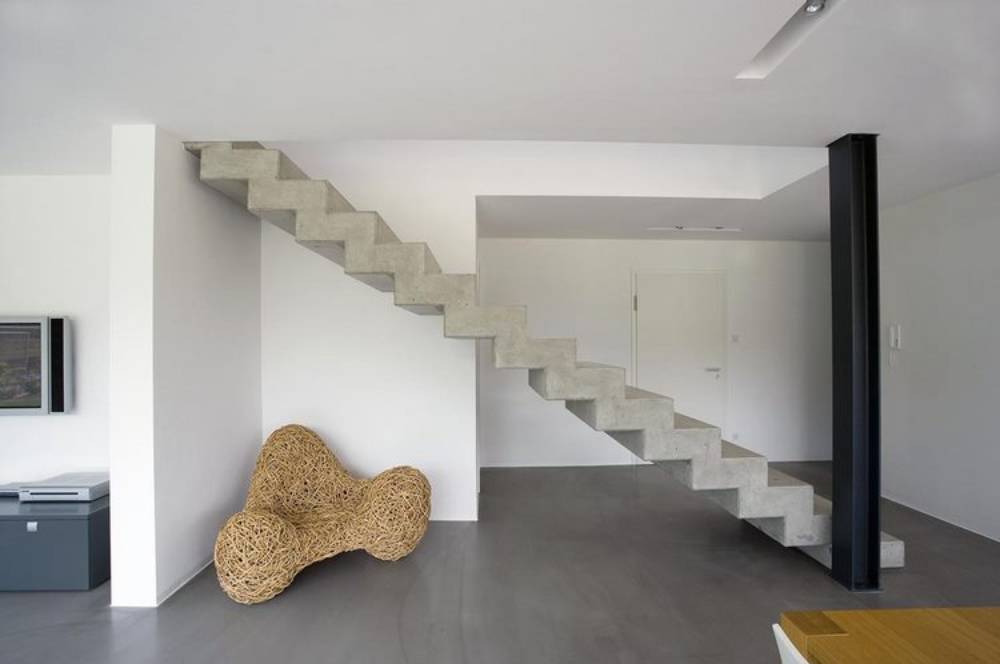 5 Inspirasi Model Tangga Beton Rumah 2 Lantai yang Stylish