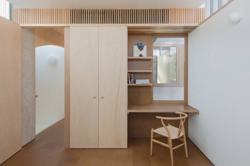 5 Model Lemari Pakaian 2 Pintu Terbaru, Simpel & Muat Banyak