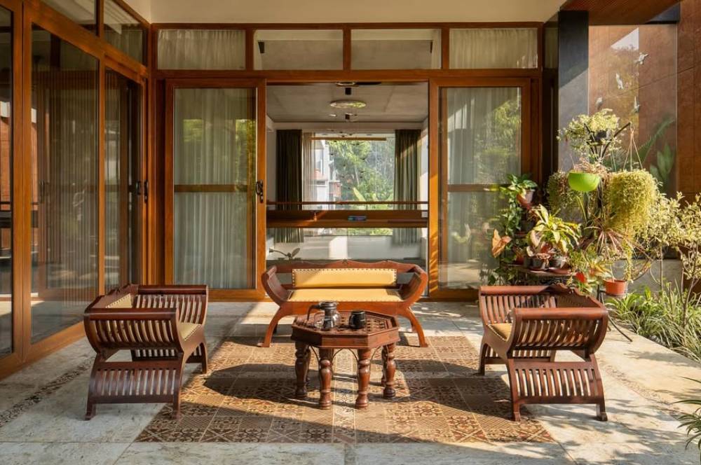 Kelebihan dan Kekurangan Kayu Mahoni untuk Furnitur Rumah