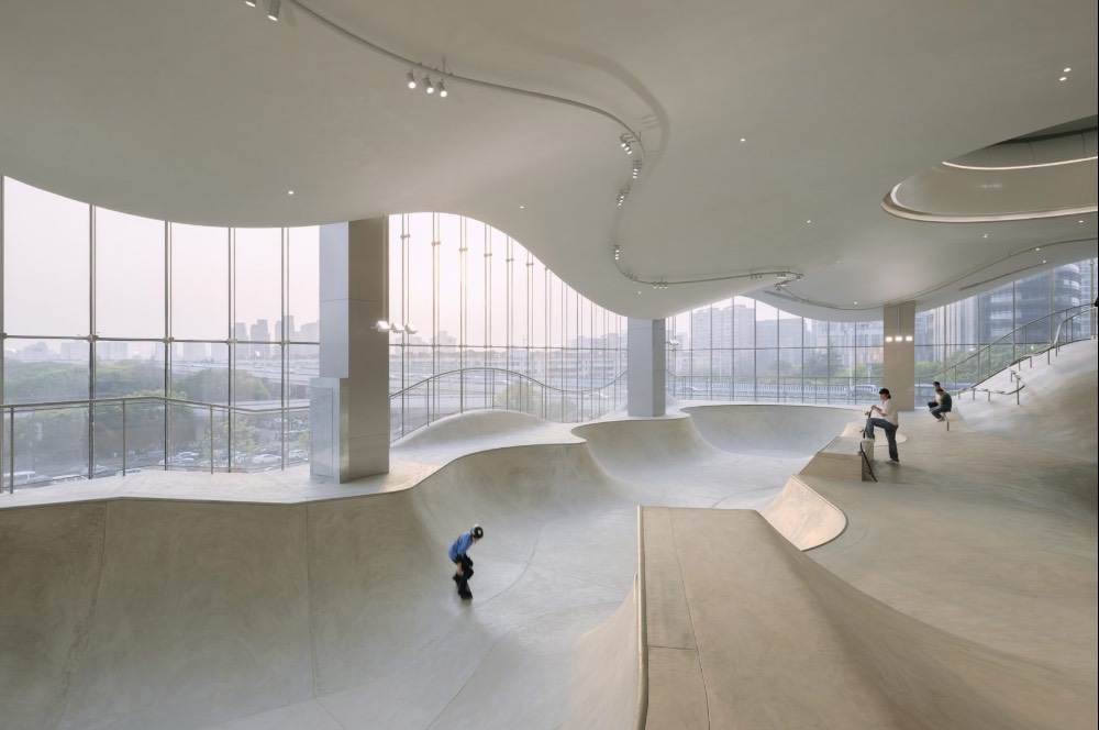 Skatepark Kaca Terapung di Ketinggian Skyline Shanghai