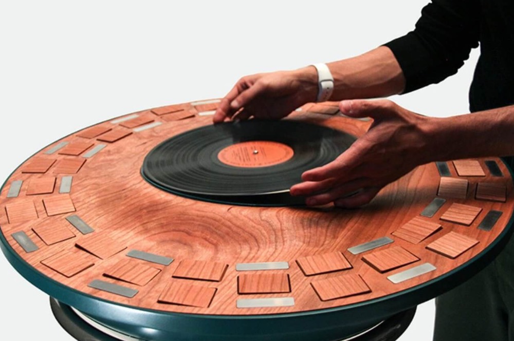 Orbit Kinetic Turntable: Musik Menjadi Gerakan Visual