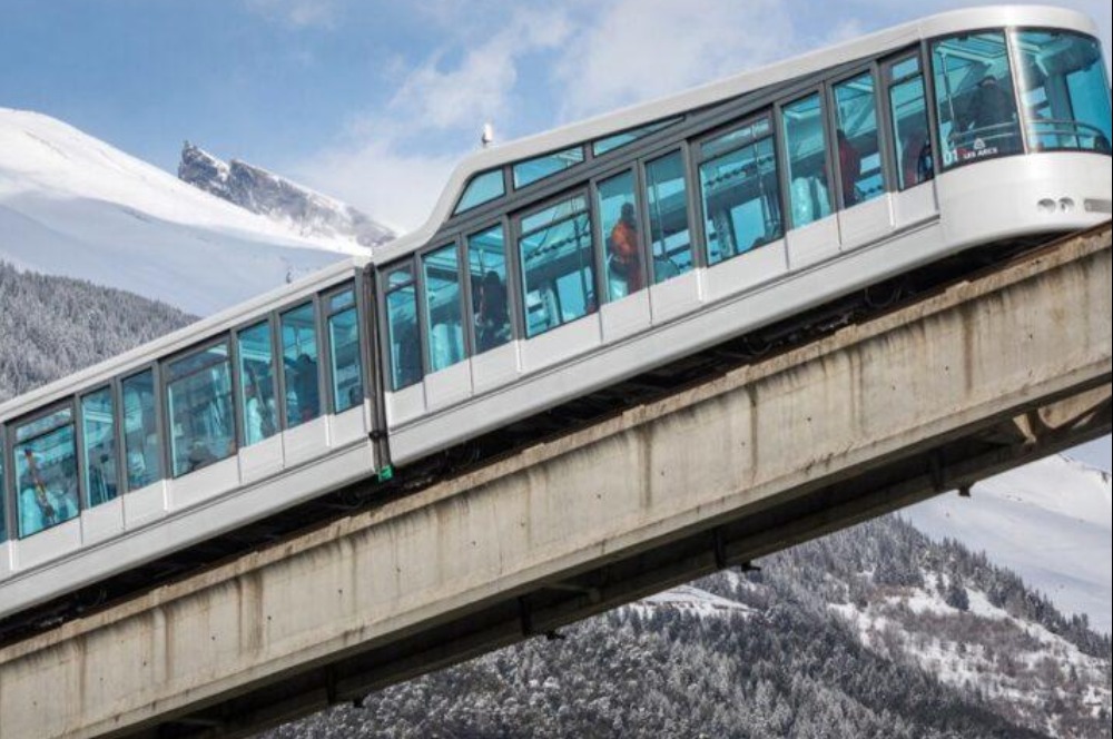 Nikmati Pemandangan Indah Alpen Perancis dari Trem ini