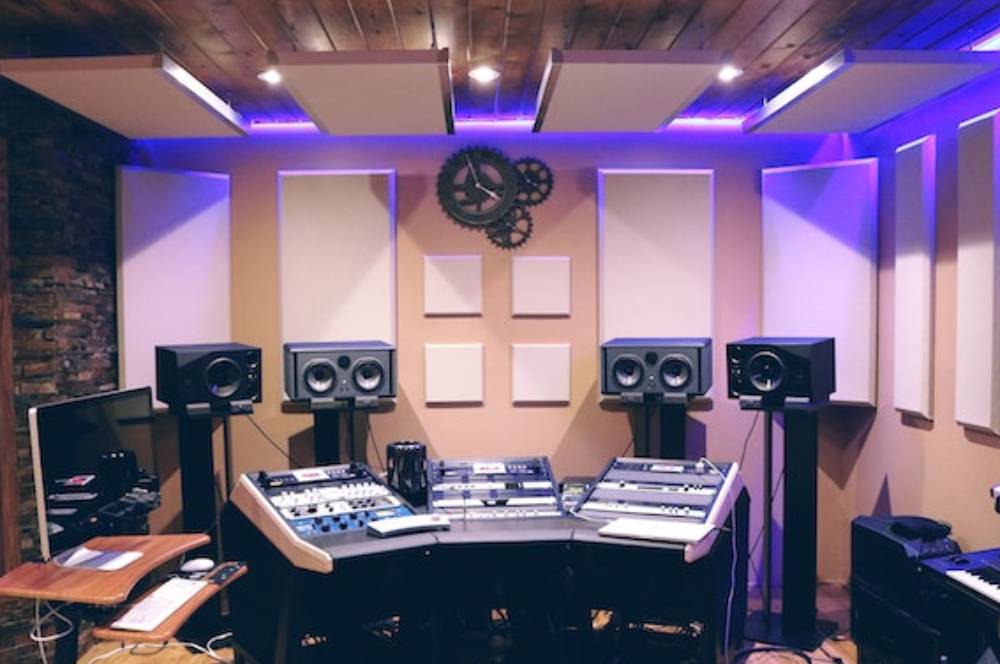 Pasang Ini Agar Suara dalam Studio Musik Tidak Memantul!