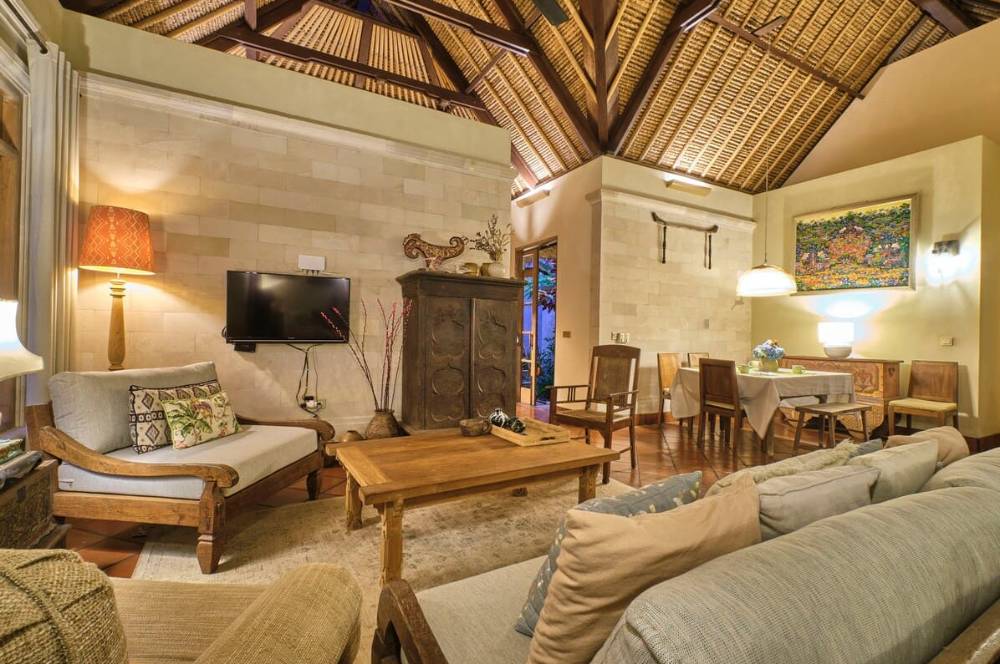 Staycation Vila Antik di Ubud Melalui Airbnb