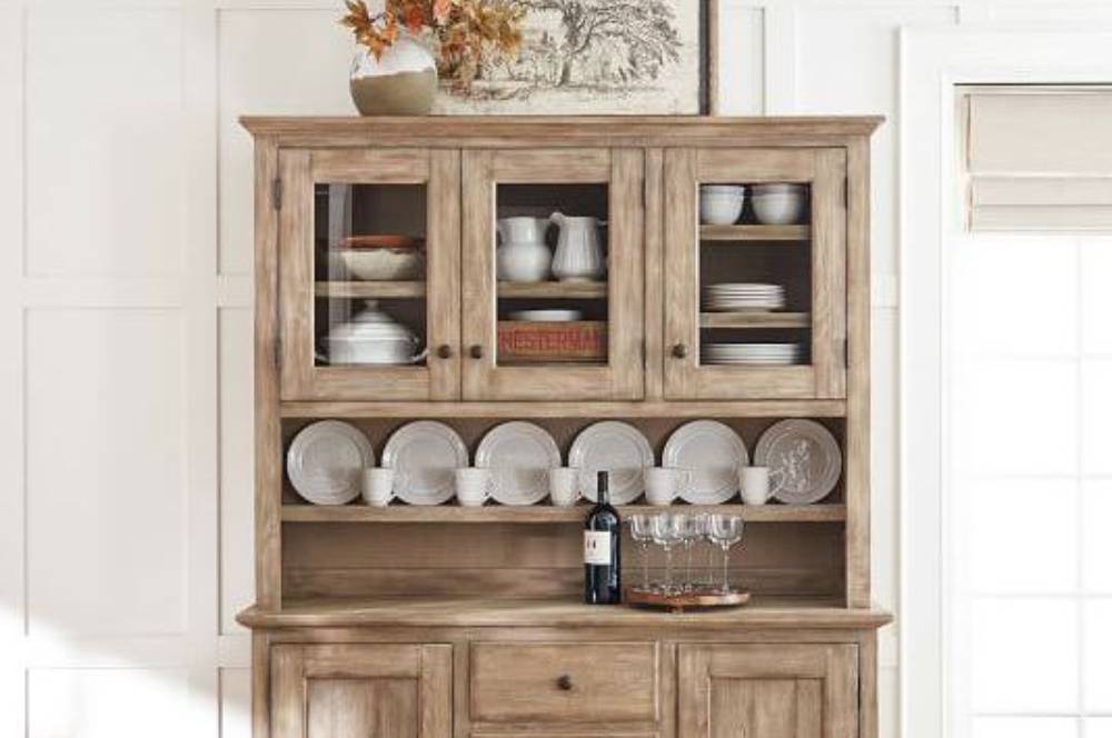 Inspirasi Rak Piring dari Kayu untuk Dapur Lebih Rapi