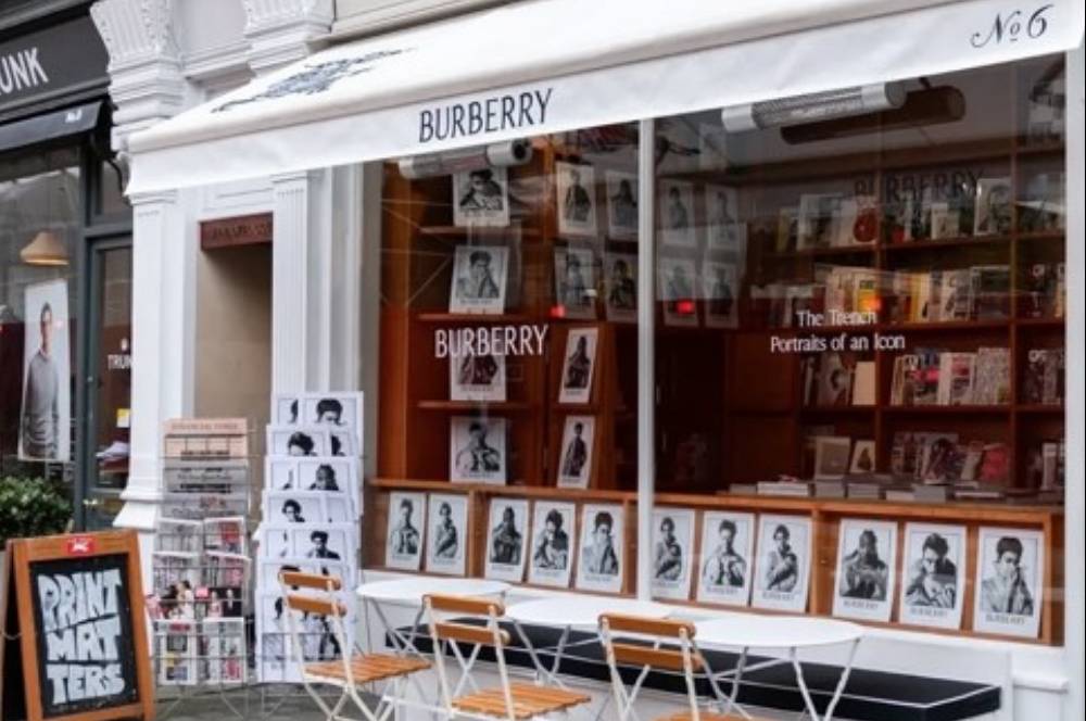 Burberry Ubah Kios Koran London Jadi Pop-Up Mewah