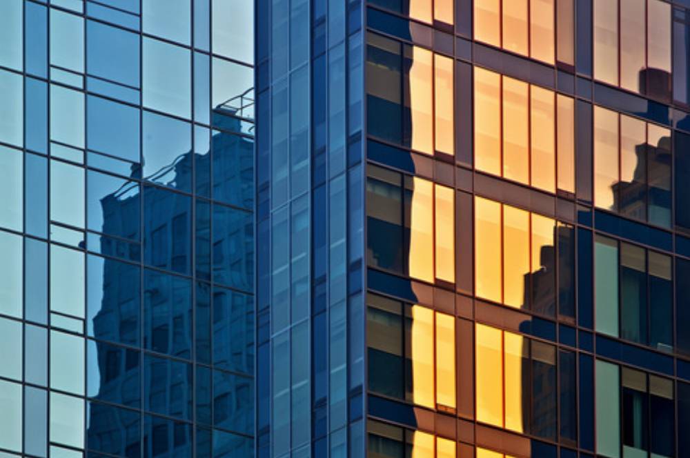 7 Jenis Kaca untuk Rumah Modern yang Fungsional dan Estetis