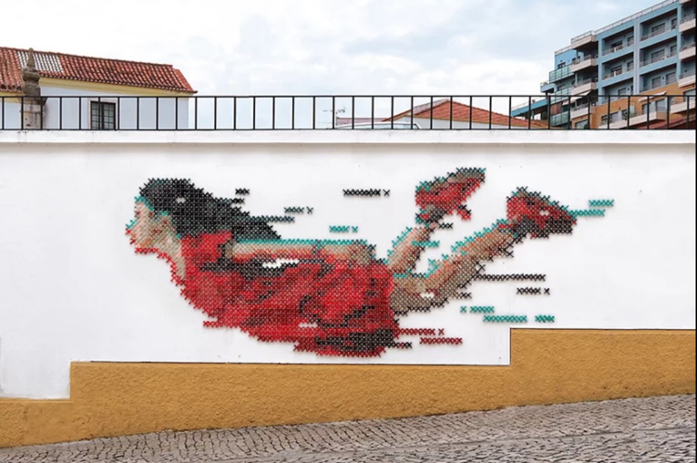 Menghias Jalanan Portugal Dengan Cross-Stitch