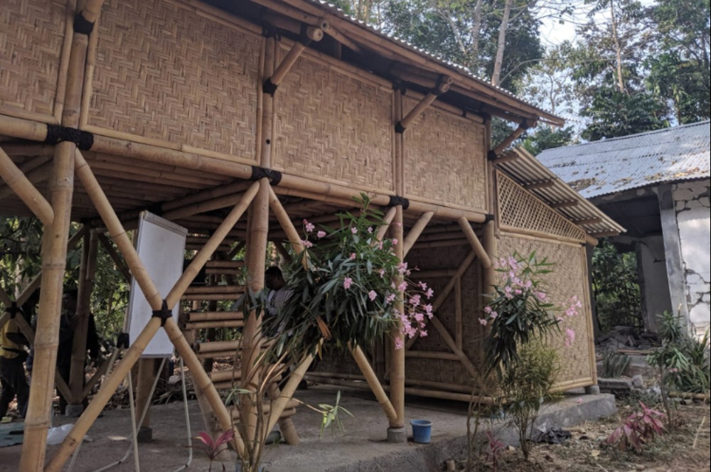 Rumah Bambu Jadi Solusi Gempa di Indonesia