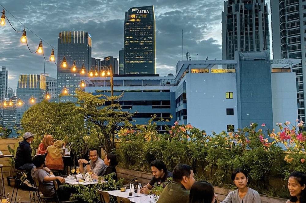 Wajib Kunjungi 7 Cafe Rooftop Instagramable di Jakarta!