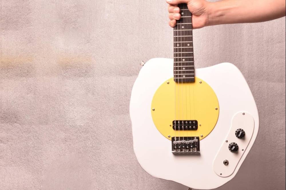 Unik! Desainer Ini Rancang Gitar dengan Bentuk Playful