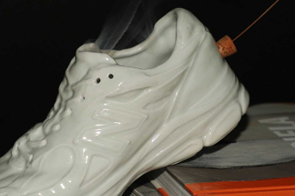Sepatu Ini Akan Mengeluarkan Aroma Tenang Di Rumah Anda