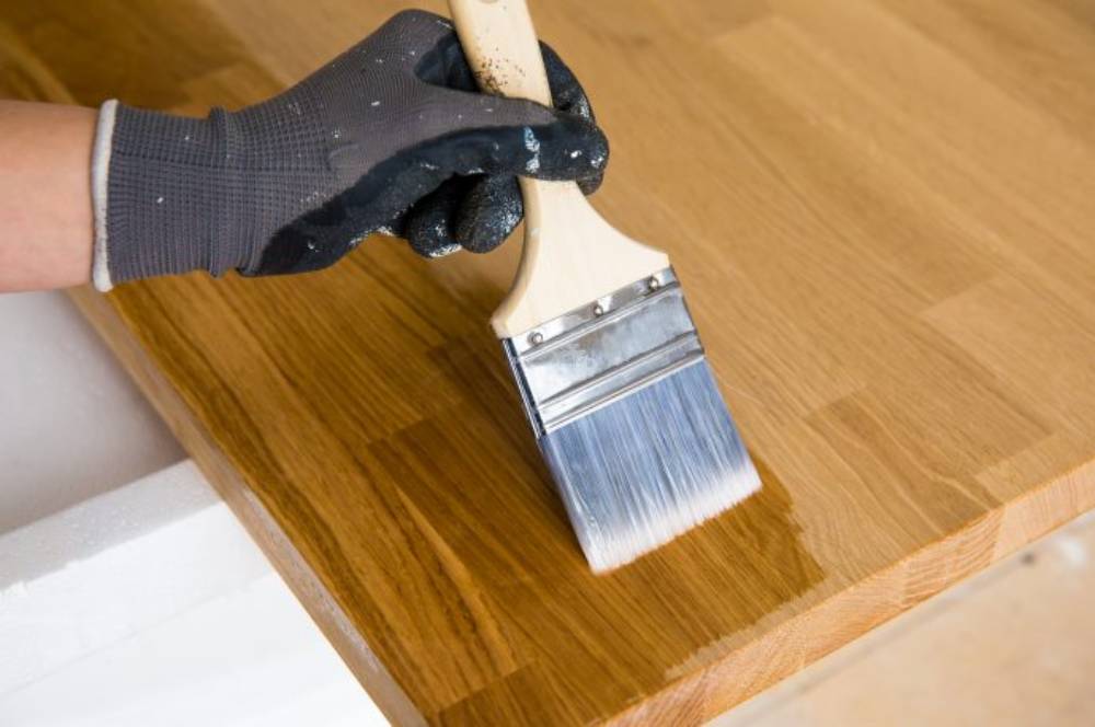 Perbedaan Pernis dan Plitur untuk Finishing Kayu