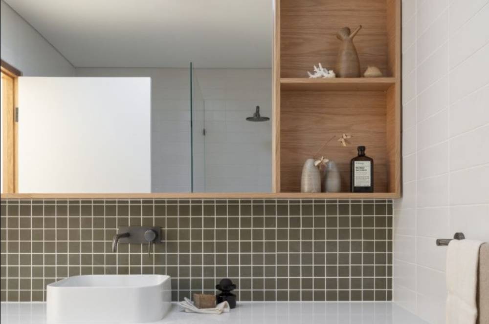 Wajib Ada! 5 Benda yang Buat Kamar Mandi Minimalis 2x2 Indah