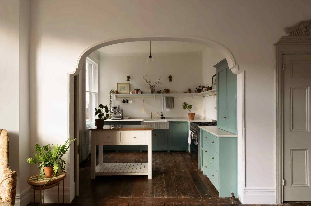 7 Model Kitchen Set Letter L yang Bikin Betah Masak Lama