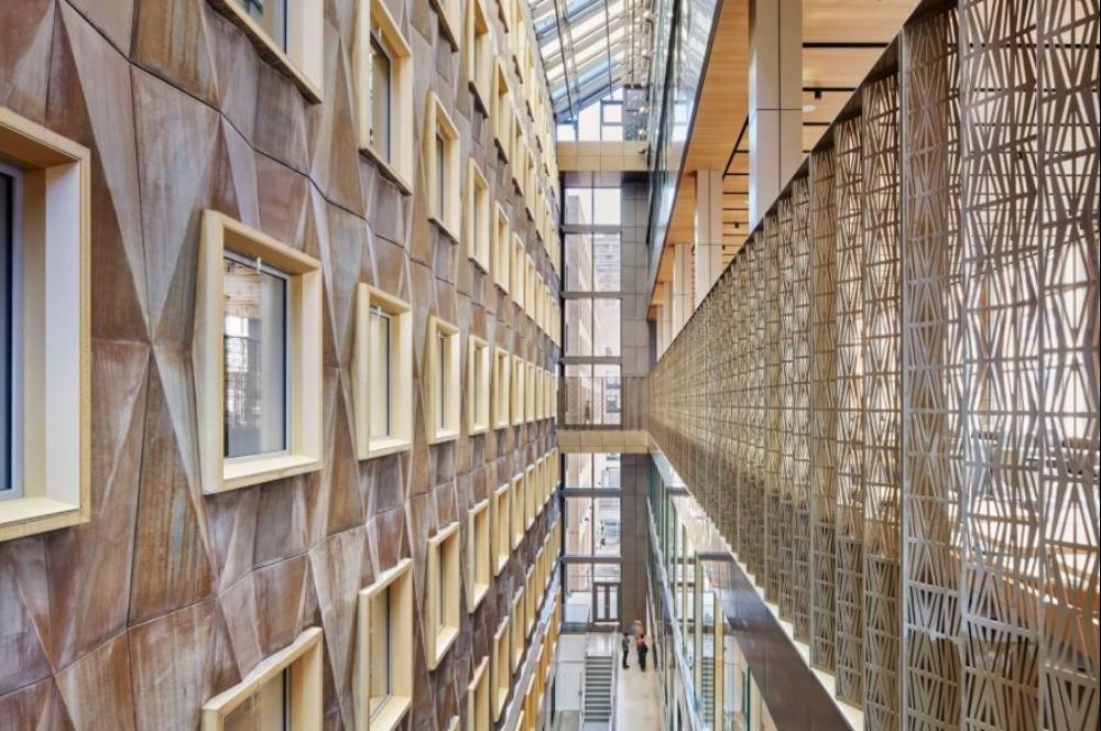 Ruang Kreatif Terbuka di Joyce F. Brown Academic Building