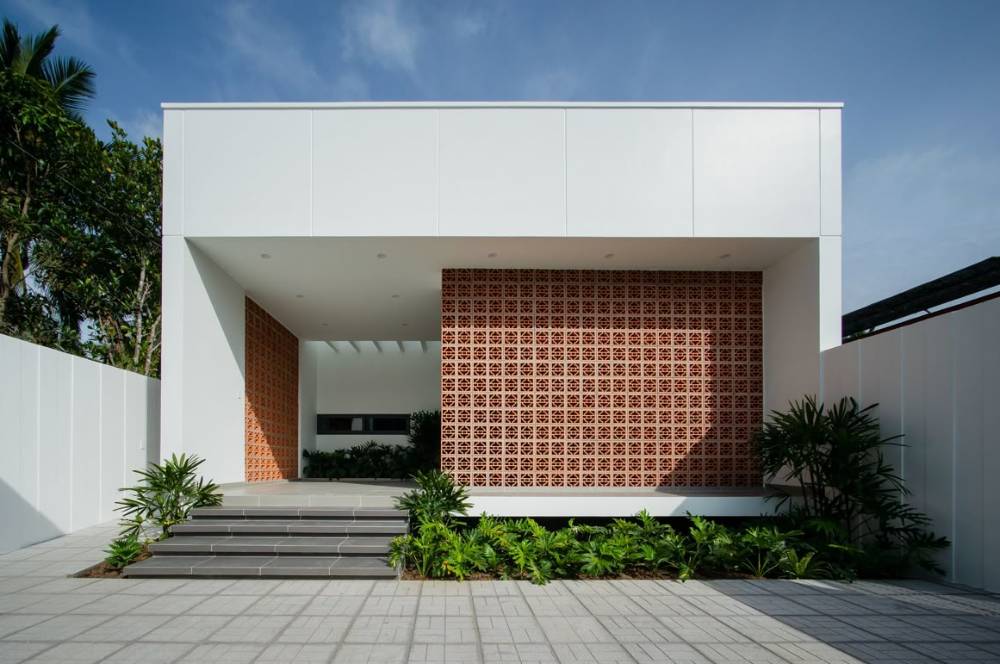 Mencuri Perhatian, Fasad Rumah Roster Untuk Hunian Tropis