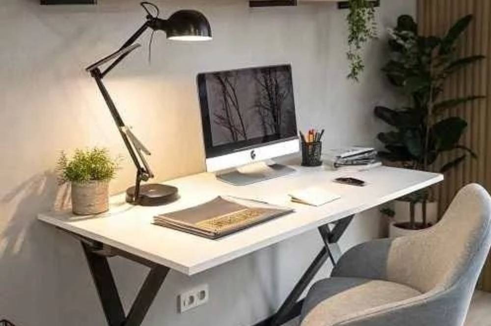 6 Meja Komputer Minimalis yang Bikin Ruangan Estetik!