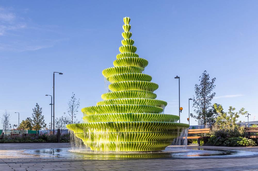Unik! Air Mancur Lime Green Warnai Sudut Kota London
