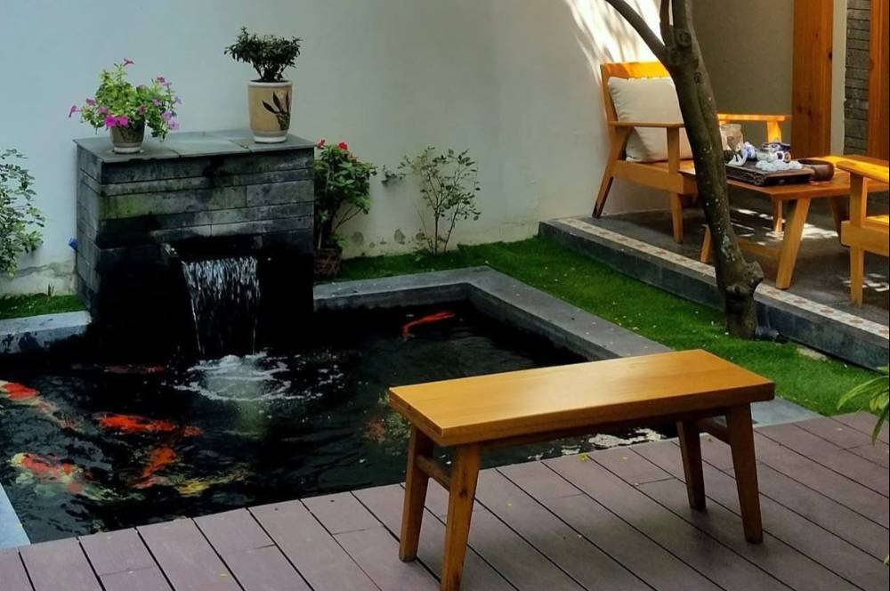 Ide Kolam Ikan Kecil di Teras Rumah Minimalis yang Cantik