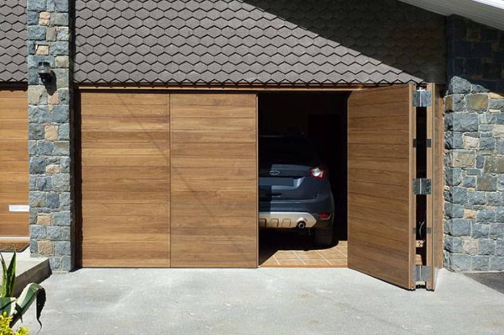 Aman dan Estetis! 5 Model Garasi Mobil Tertutup untuk Rumah