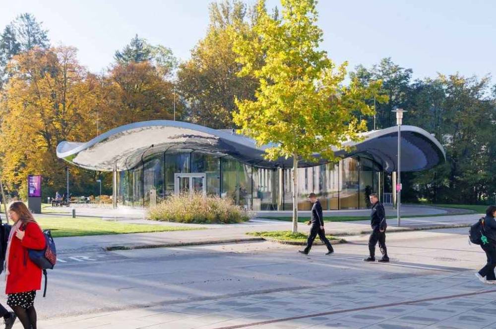 Pusat Sains di Austria Ini Buat Pengalaman ke Dunia Cermin!