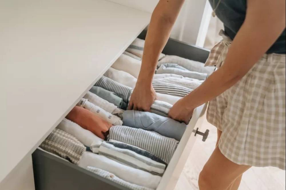 Anti Ribet! 7 Strategi Mudah untuk Mengosongkan Lemari Anda