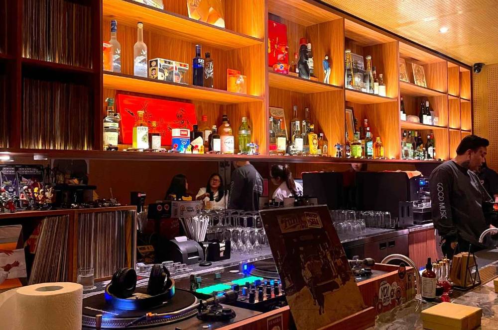 Bar Baru di Dharmawangsa yang Hadirkan Musik Premium!
